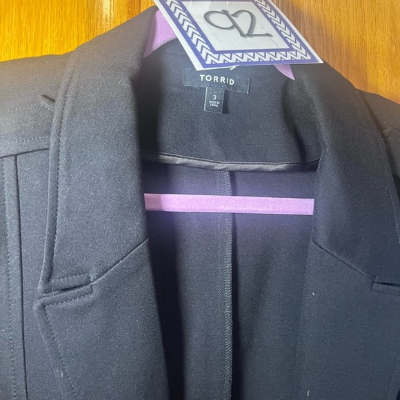 #92 Torrid 3 Black Lightweight Ponte Crop Military Blazer - Picture 4 of 4